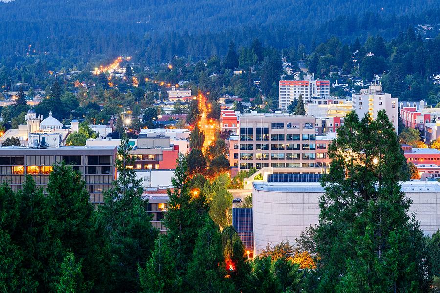 Eugene Oregon downtown with surrounding mountains